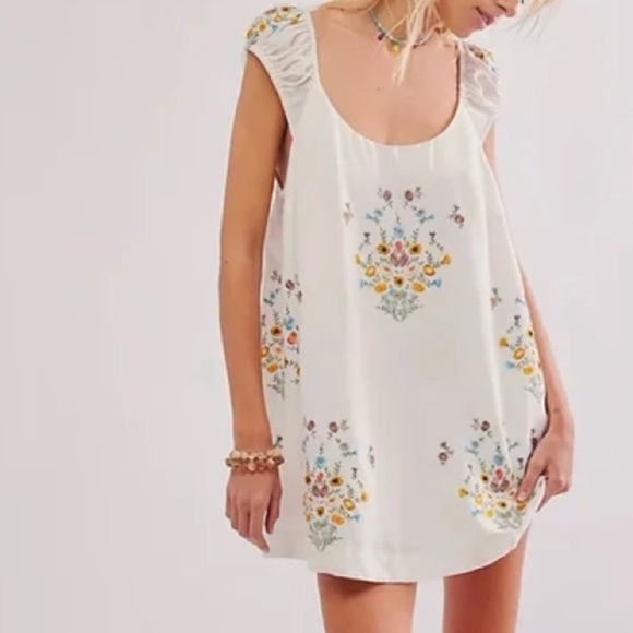 White Mini Babydoll Dress with Puff Sleeves for Casual Wear - Picture 3 of 5